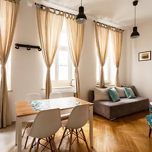 https://apartament-laciarska.hotelswroclaw.com